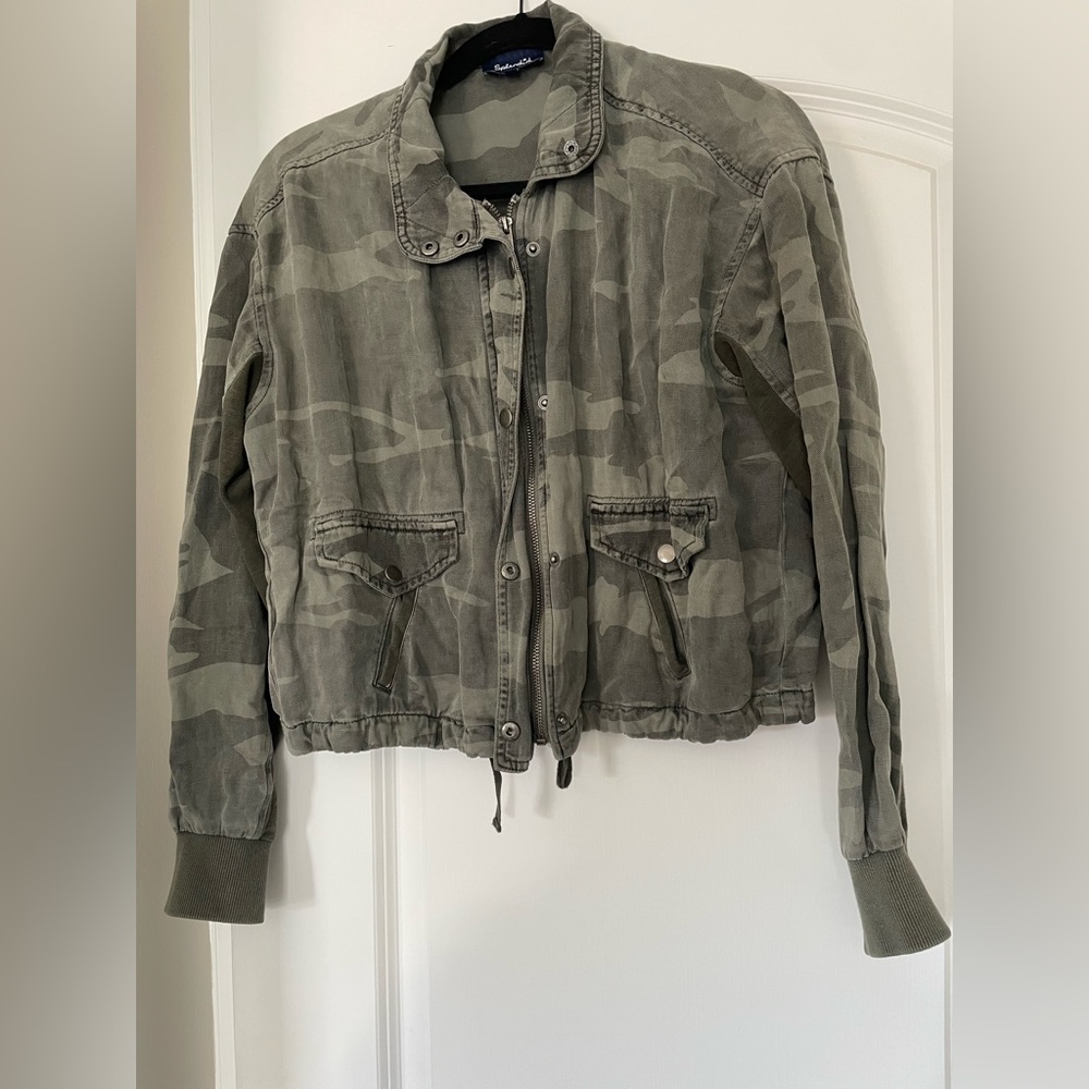 Splendid, Size Small Camouflage cropped jacket with drawstring